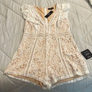 NWT ✨ Lulus white lace romper